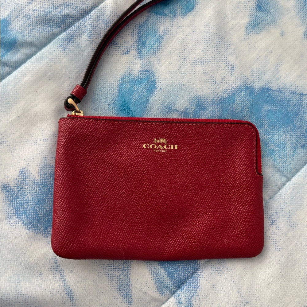 Wristlet red color just in time for Valentine’s Day ❤️